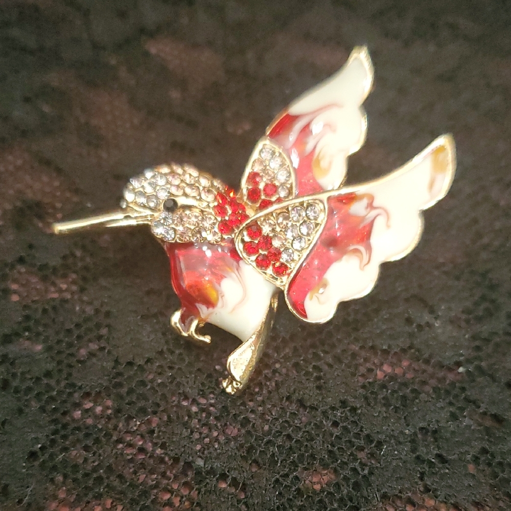 Elegant Hummingbird Brooch with Red and Gold Accents DY765